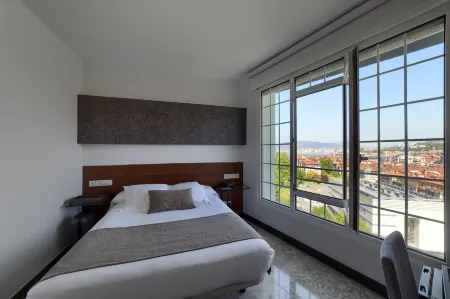 Hotel Avenida Отели в г. Сан-Себастьян