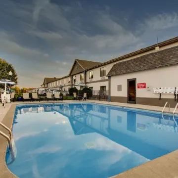 Greenfield Inn & Suites Owensboro, KY Airport