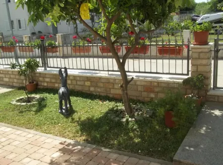 Peaceful Apartments With Style Отели рядом с достопримечательностью «Church of St. Charles Borromeo»