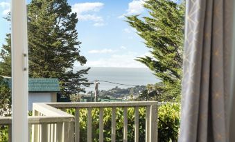 Charming 2BR Coastal Getaway in Pacifica