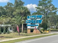 BlueGem Motel - parking