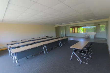 Luxury Private Villas in Diani Beach, Mombasa Kenya Отели рядом с достопримечательностью «Chillspot Nirvana backpackers and bar and grill»