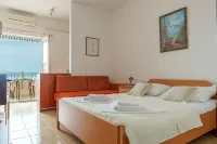 Sea View Apartment Studio for 2-3 People - Close to Commodities