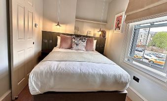 Rooms above Sugar Boat
