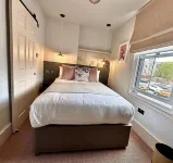 Rooms above Sugar Boat Hotels in Helensburgh