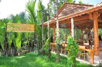 Ben Tre Farm Stay Отели в г. Giong Trom District