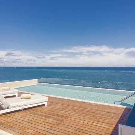The Fives Oceanfront Puerto Morelos