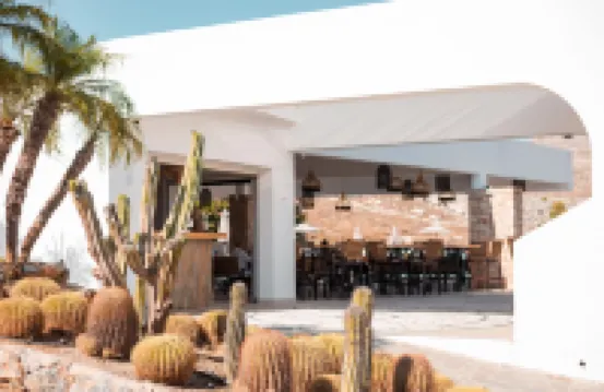 Lambis Studios & Apartments Hoteles cerca de Playa de Agios Pavlos