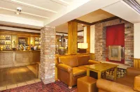 Huddersfield Central Hotel a Lepton
