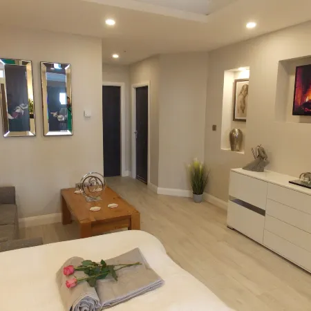 Eden Suite Sasco Apartments