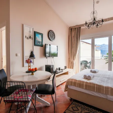Mila & Aleksandr Apartments