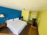 Crown Inn Hotels in Raton