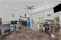 Boutique Resort for Grown-Ups – Hot Tub, Fire Pit, and Chill Vibes- Home 3