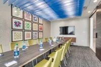 Holiday Inn Express & Suites Denton South