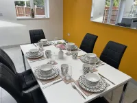 4 Bed House Sleeps 8 - Enclosed Garden - Parking - ห้องครัว