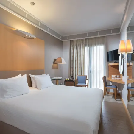 Central Hotel Отели рядом с достопримечательностью «Район Анафиотика»