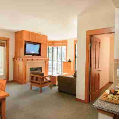 Pan Pacific Whistler Mountainside Rooms