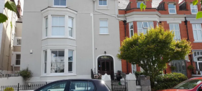 Llandudno Town Modern 2nd Floor Apartment Hotels in 