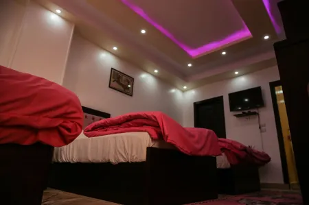 Queen Pyramids View Inn