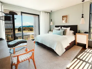 Kinloch Manor & Villas