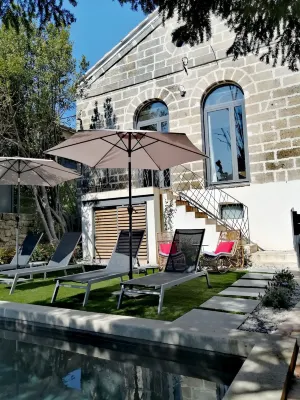 لا ميزون جريفولا Hotels near Walls of Avignon