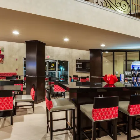Holiday Inn Express & Suites NAPLES DOWNTOWN - 5TH AVENUE by IHG