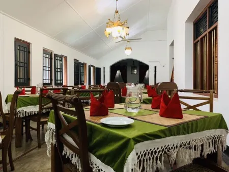 Randiya Epiliyagoda Resort Отели рядом с достопримечательностью «Sivali Central College Playground»