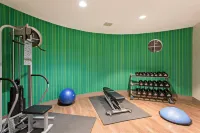 Holiday Inn Express & Suites Corona