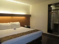 The Ritz Hotel at Garden Oases