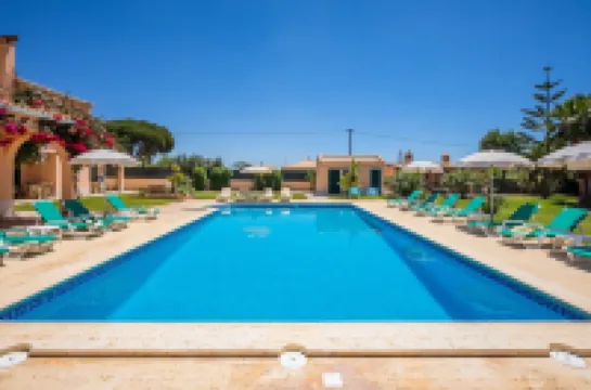 Apartamentos Monte Dos Avós, Albufeira by AlgarveBlossom