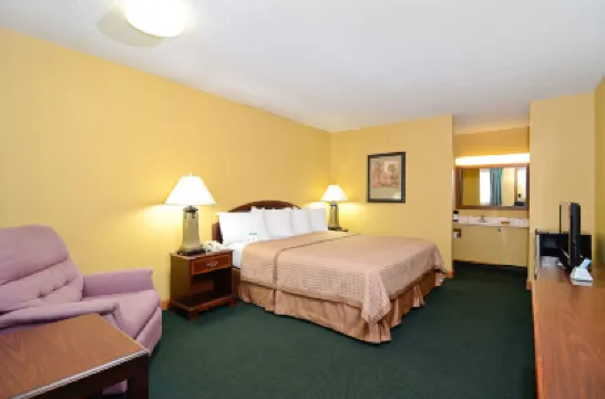 Americas Best Value Inn Iola Hotels in 