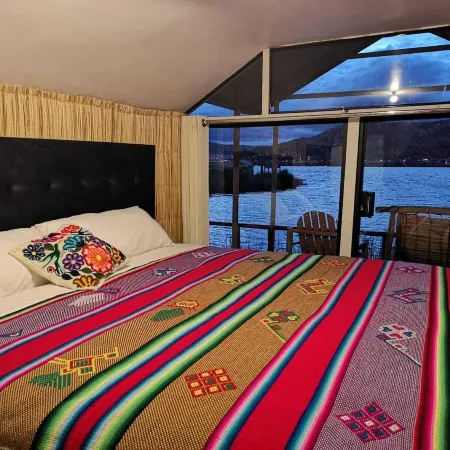 Uros Qhota Uta Lodge