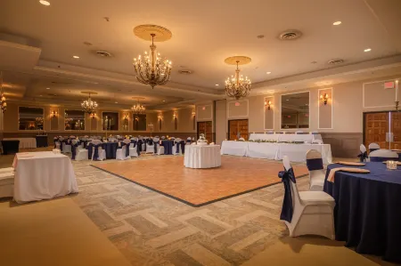 Grand Bear Resort at Starved Rock