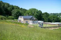 Hopkins Retreat Farm - 5 Bedroom House - Swansea Hotels in Mawr