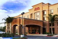 Hampton Inn & Suites Seal Beach فنادق في Seal Beach