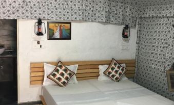 Camp Dharamshala - Luxury with Peace