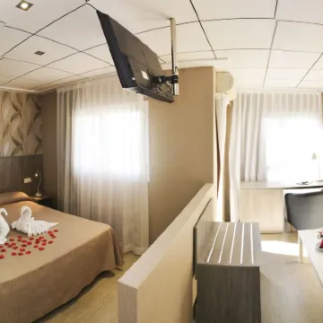 Torrejoven Hotels near La Zenia Beach