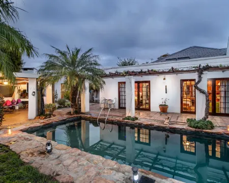 霍克密特古巴斯相逢吃飯睡覺酒店 羅伯遜酒店