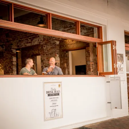 Queens Arms Hotel