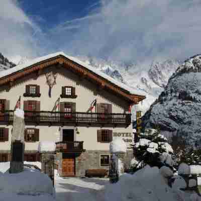 Hotel des Glaciers Hotel Exterior