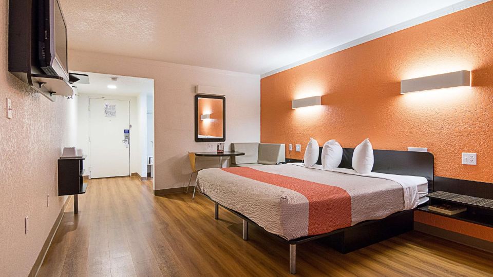 Motel 6 - Tampa, FL - Fairgrounds