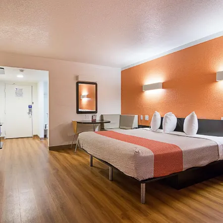 Motel 6 - Tampa, FL - Fairgrounds