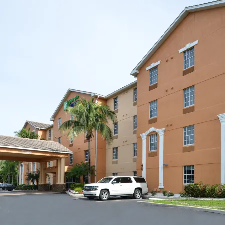 Holiday Inn Express & Suites Naples North - Bonita Springs by IHG