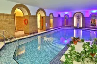 The Sefton - Pool