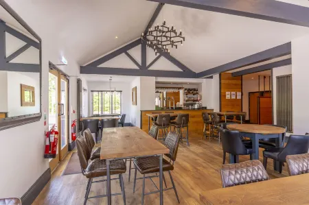 Woodcote Hotel Отели в г. Эллесмер-Порт