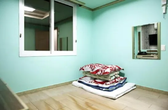 Moiri Guesthouse - Hostel Hotels in 