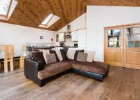 Scottish Highland Lodge - balcony