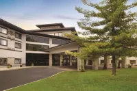 Oneida Casino Hotel Hotels near Bay Park Square