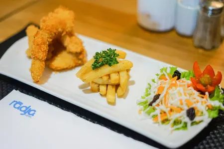 RADJA ART & BOUTIQUE HOTEL SIMPANG LIMA Отели рядом с достопримечательностью «Лима»