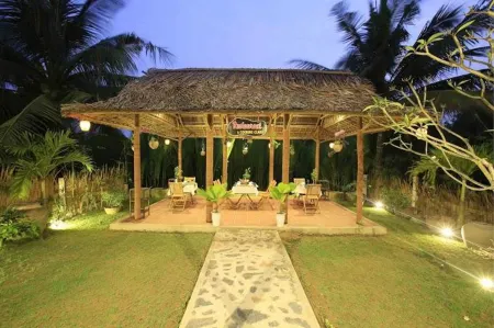 Coconut Garden Homestay Отели рядом с достопримечательностью «Hoi An Art Gallery»